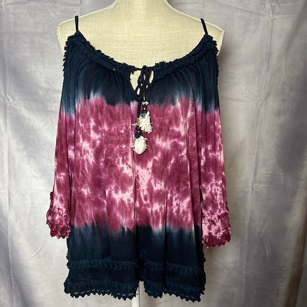 WILLIAM RAST TIE DYED COLD SHOULDER SHIRT WITH HEAVY FRINGE TIE FRONT SIZED M